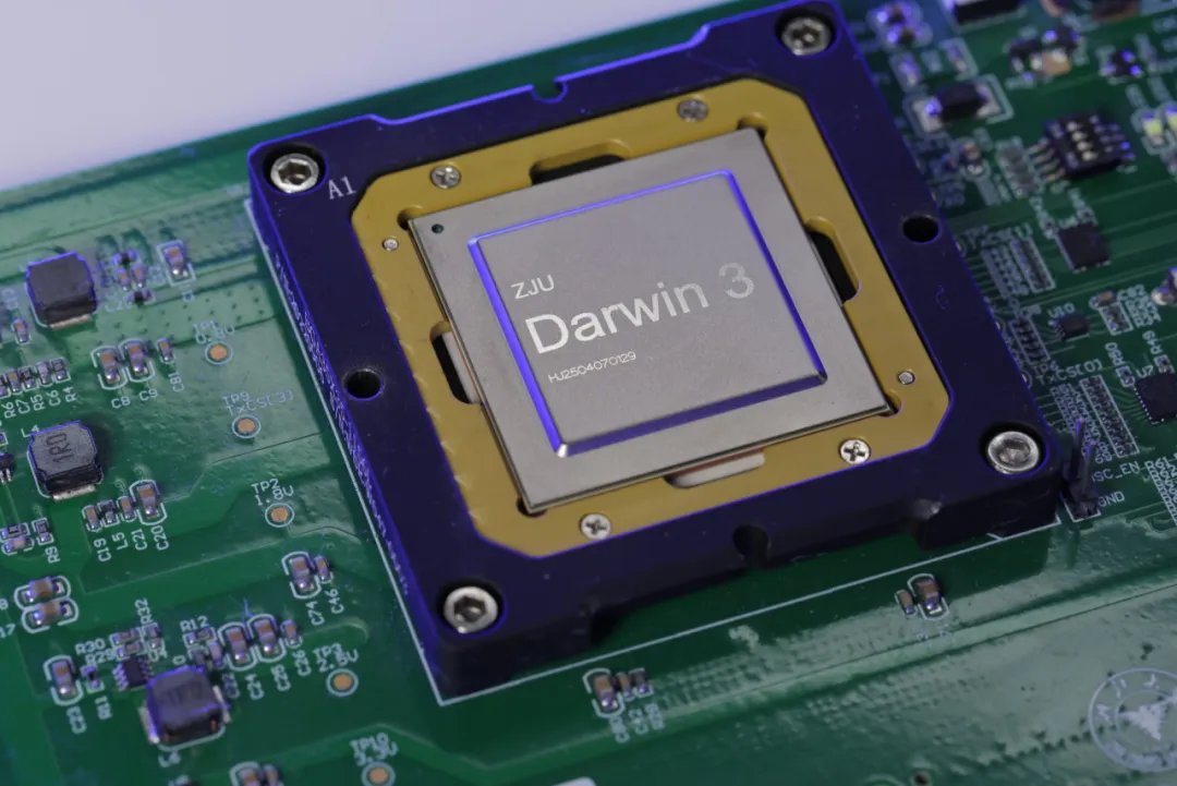 Darwin Monkey не является полноценным искусственным интеллектом уровня человеческого разума. Человеческий мозг содержит порядка 86 миллиардов нейронов, что в несколько десятков раз превышает имитацию Darwin Monkey.